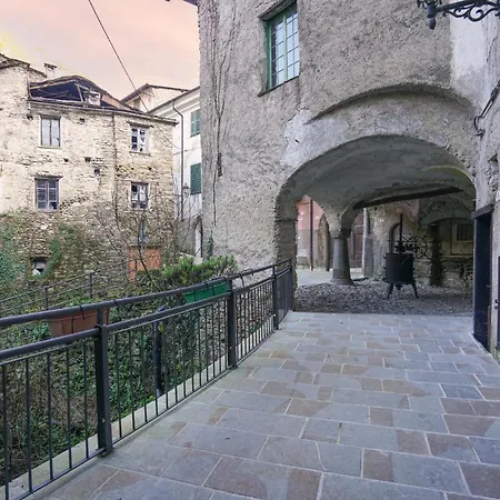 2 Bedroom Lovely In Ponti Di Pornassio Holiday home