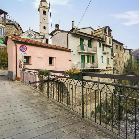 2 Bedroom Lovely In Ponti Di Pornassio *