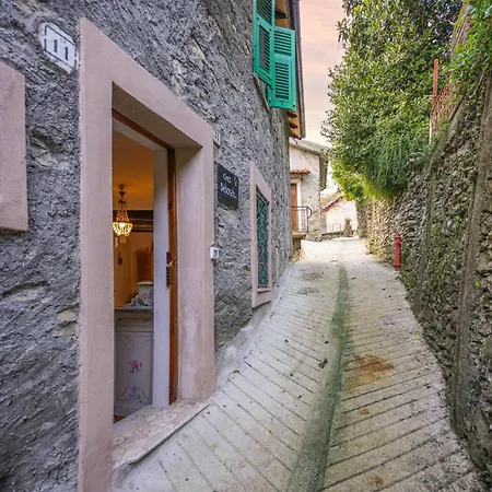 2 Bedroom Lovely In Ponti Di Pornassio Holiday home